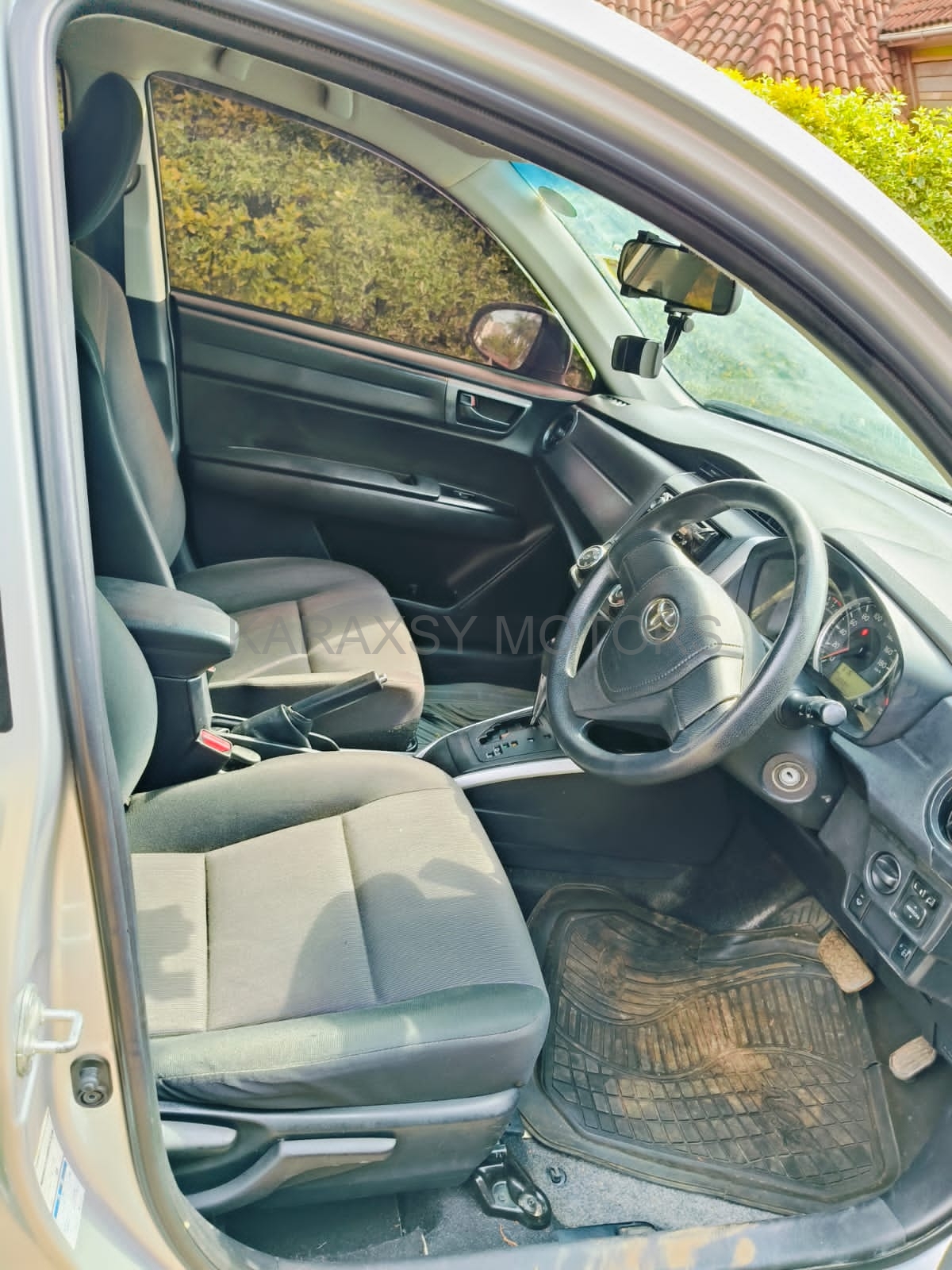 Toyota filder non hybrid 2015