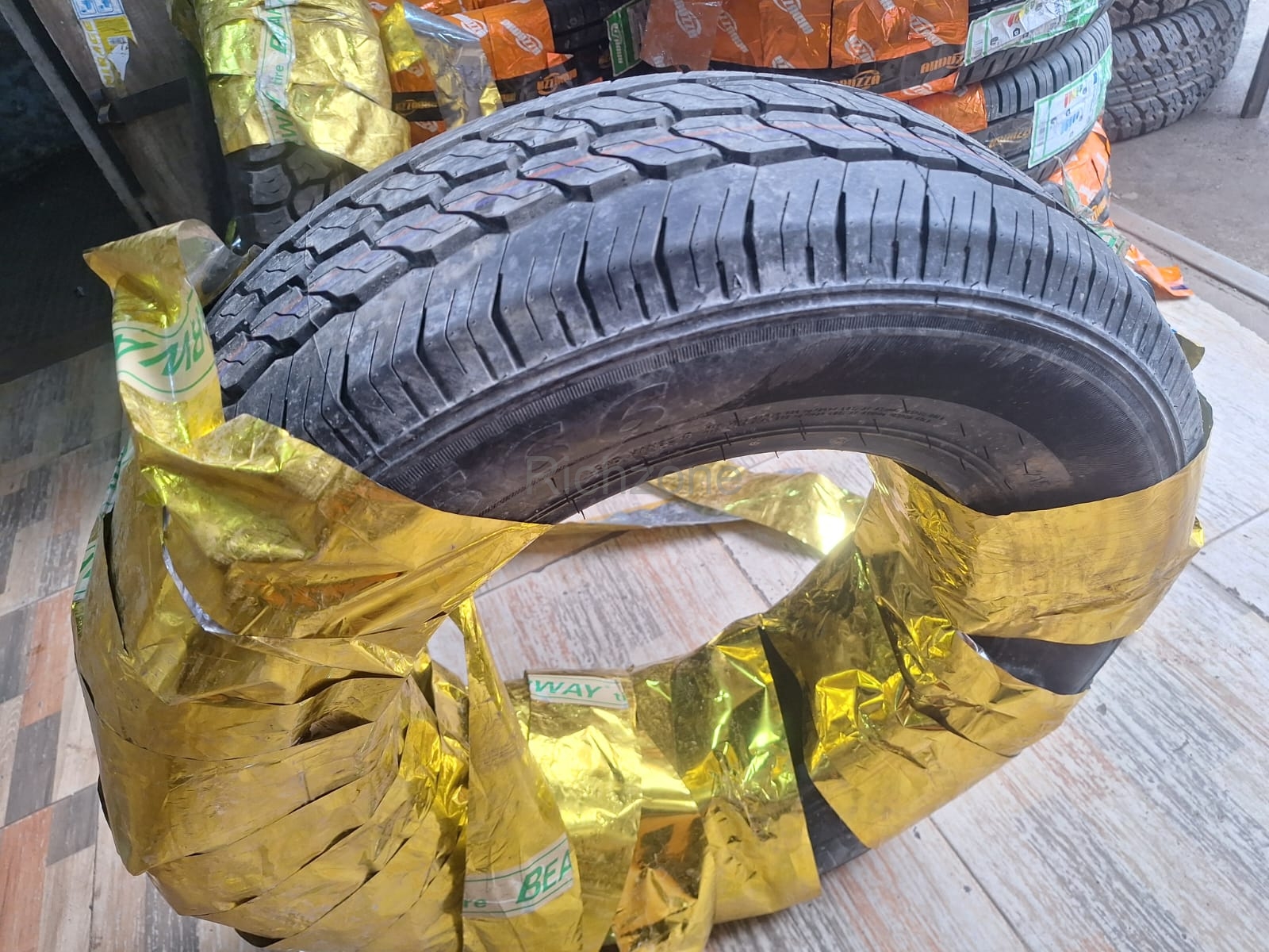 Bearway 215/70R16