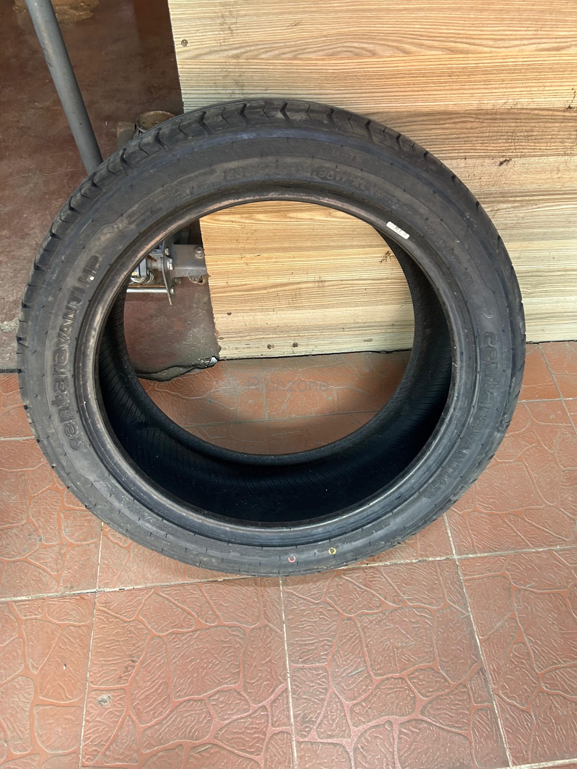 Centara 235/45R18