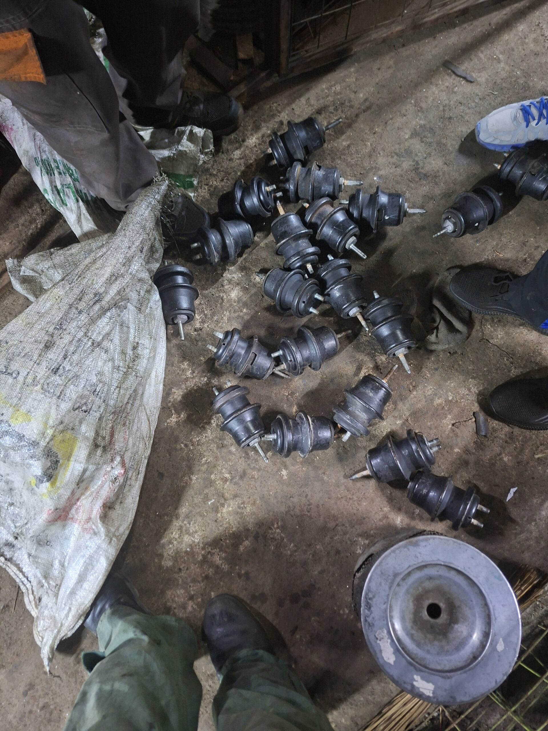 Engine mountings for subaru br9