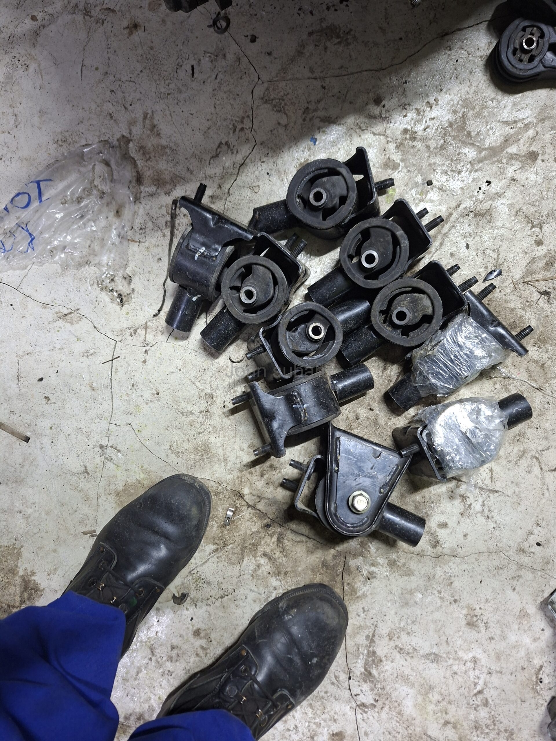 Engine mountings for subaru