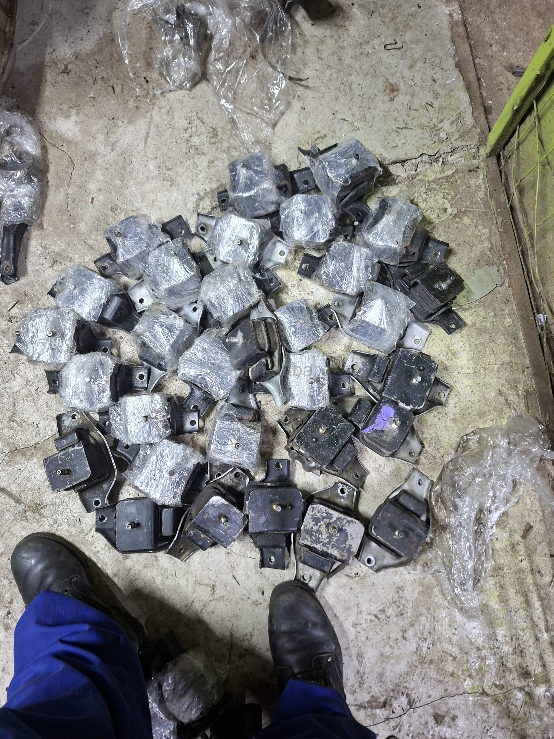 Engine mountings for subaru