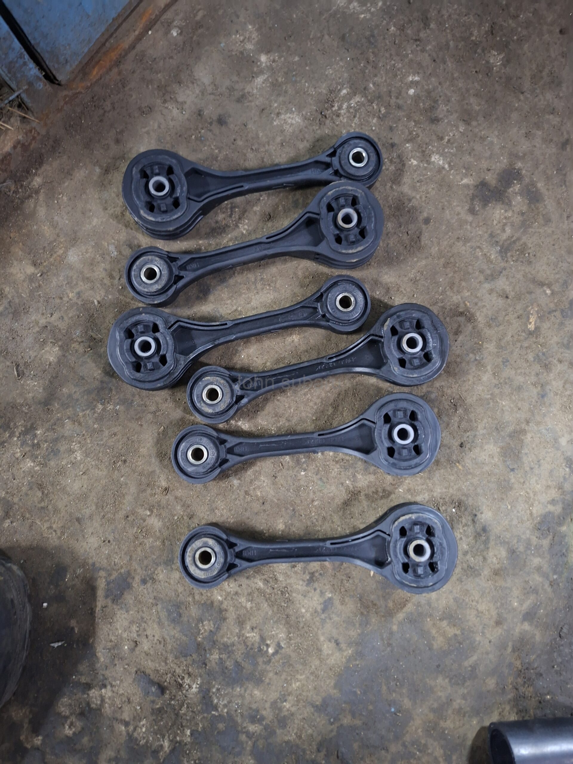 Subaru body mountings