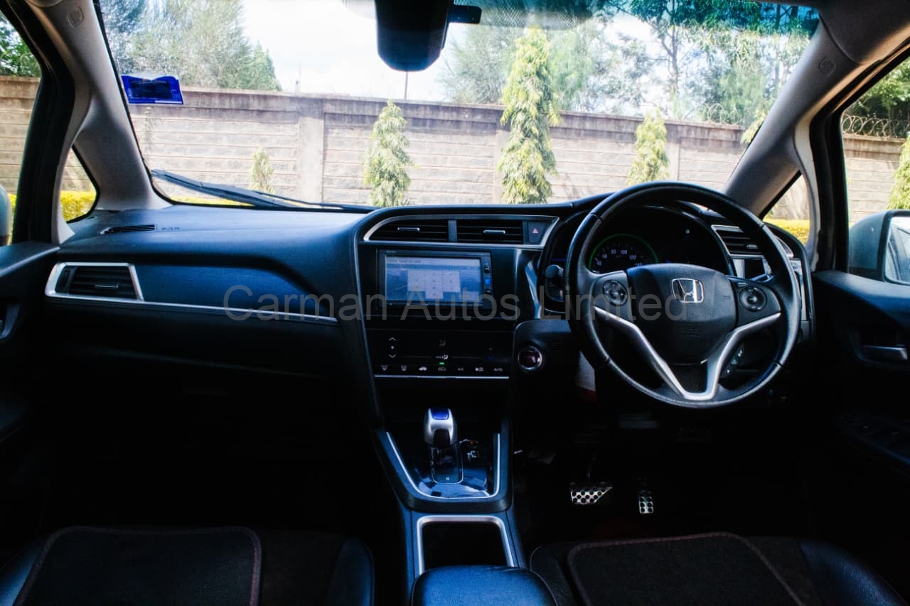 Honda Shuttle 1.5 G 2WD 2015 Silver