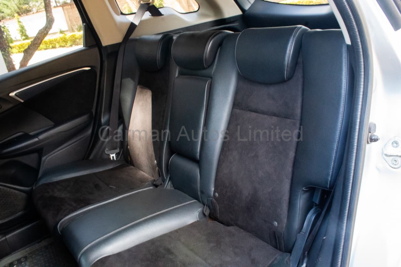 Honda Shuttle 1.5 G 2WD 2015 Silver