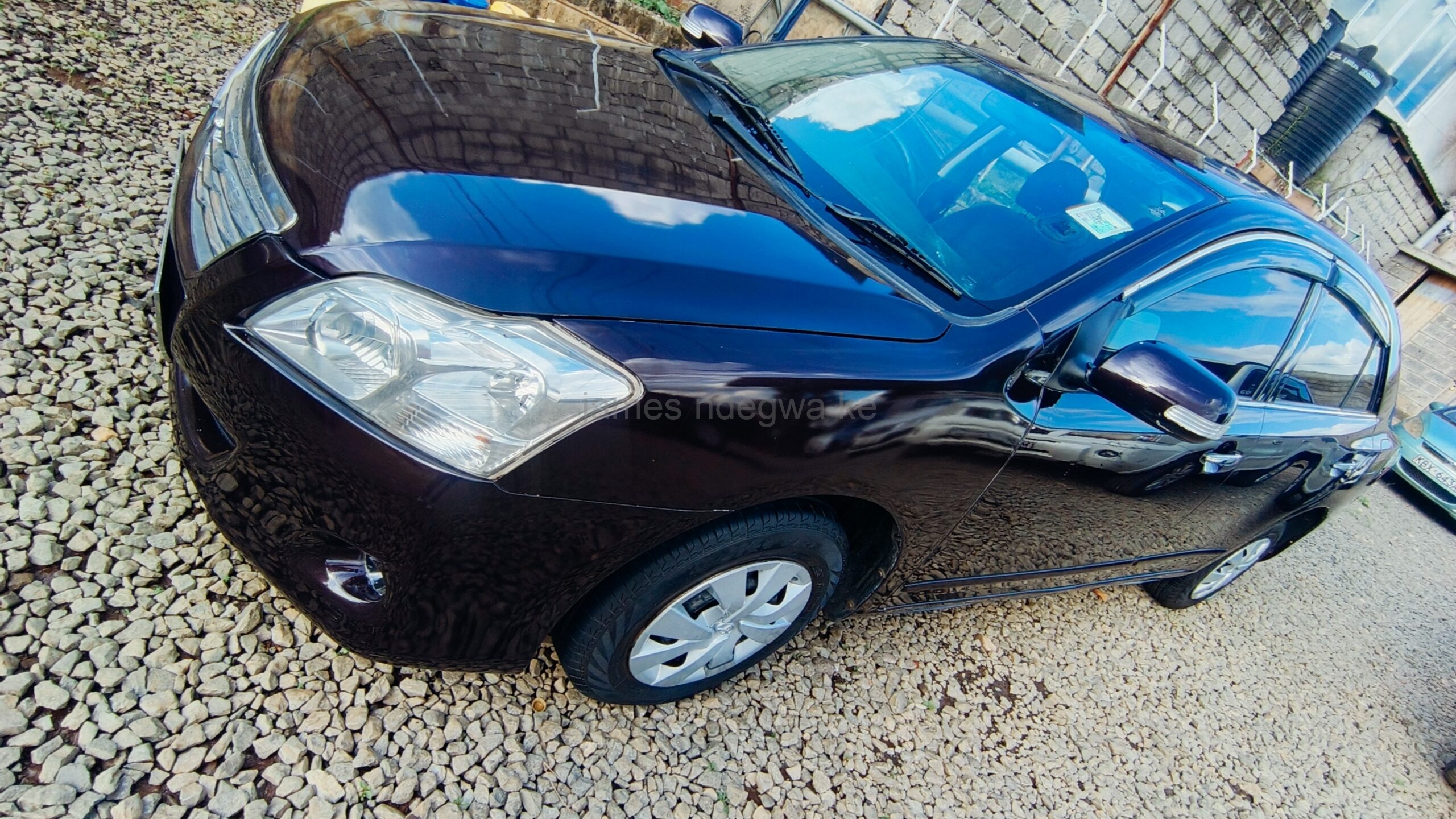 Selling a clean toyota premio in mint condition