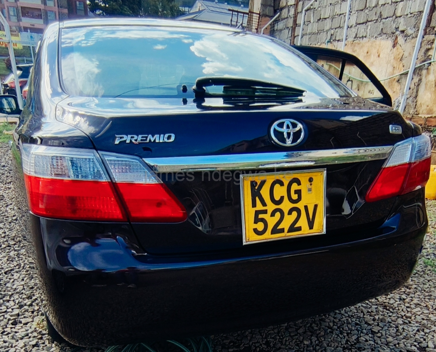 Selling a clean toyota premio in mint condition