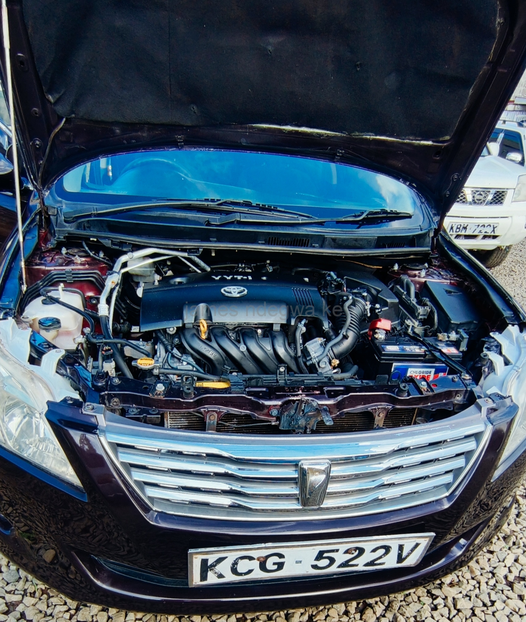 Selling a clean toyota premio in mint condition