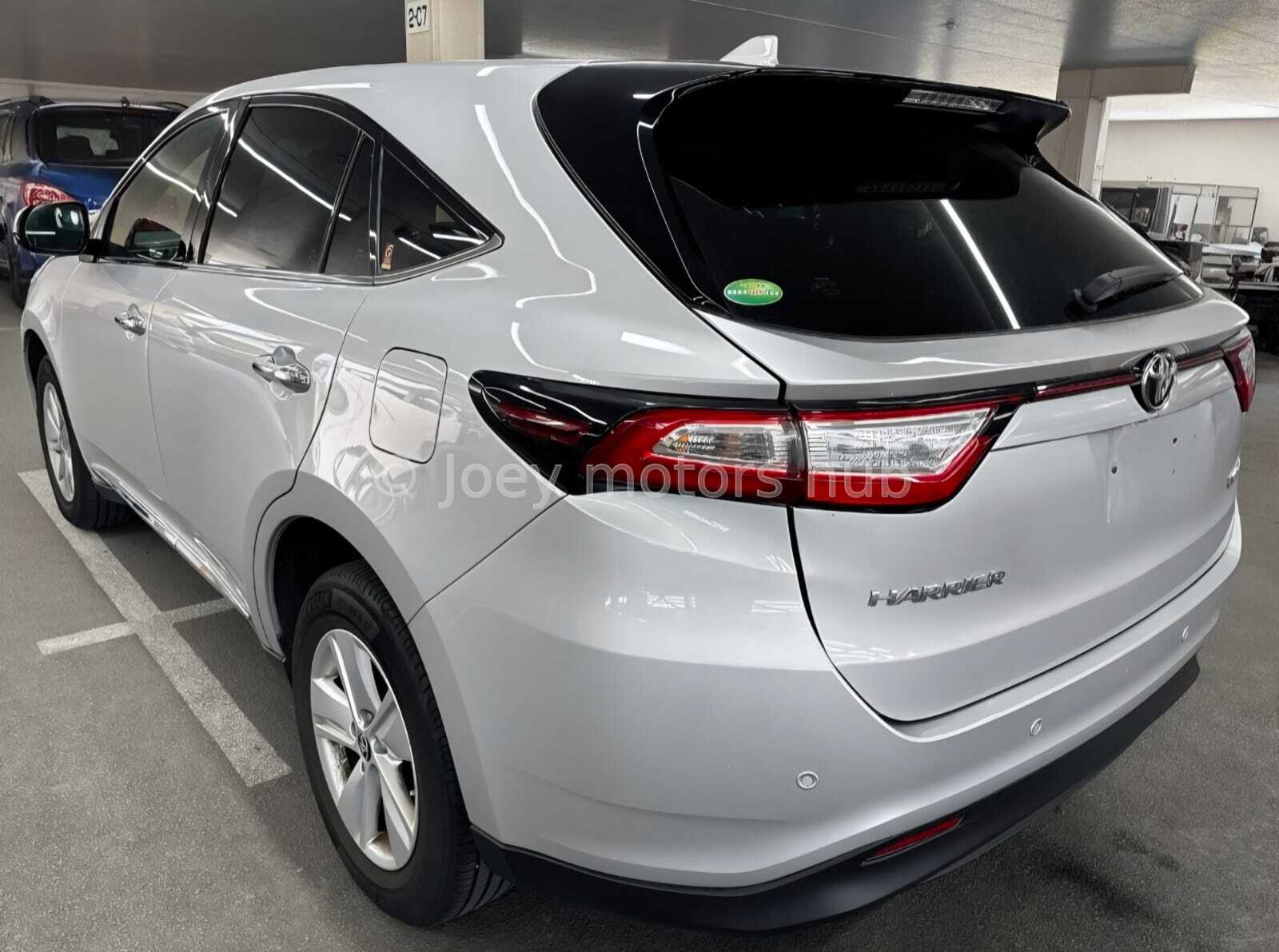 Toyota harrier silver 2019