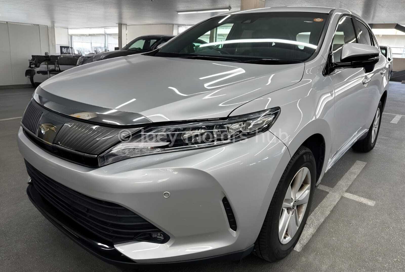 Toyota harrier silver 2019