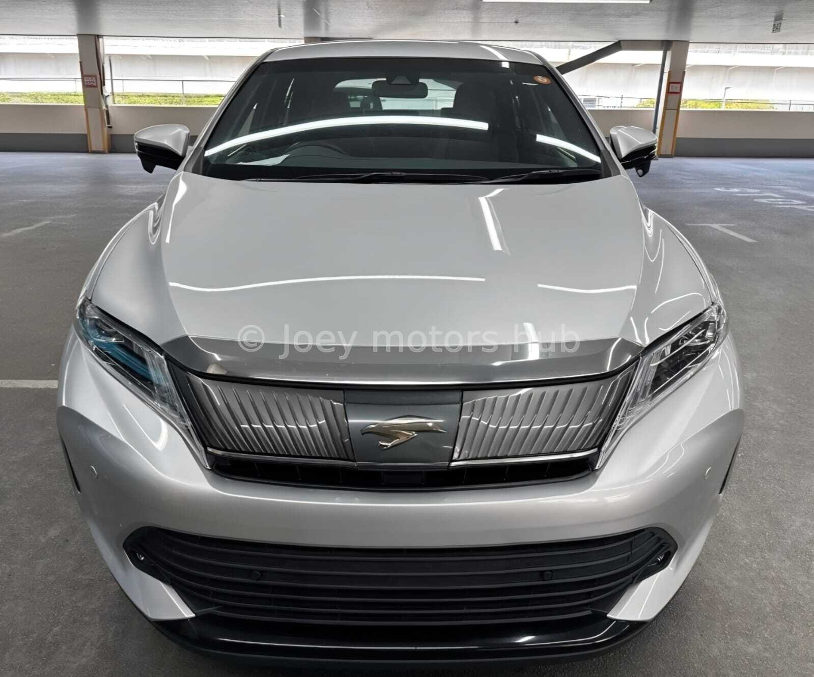 Toyota harrier silver 2019