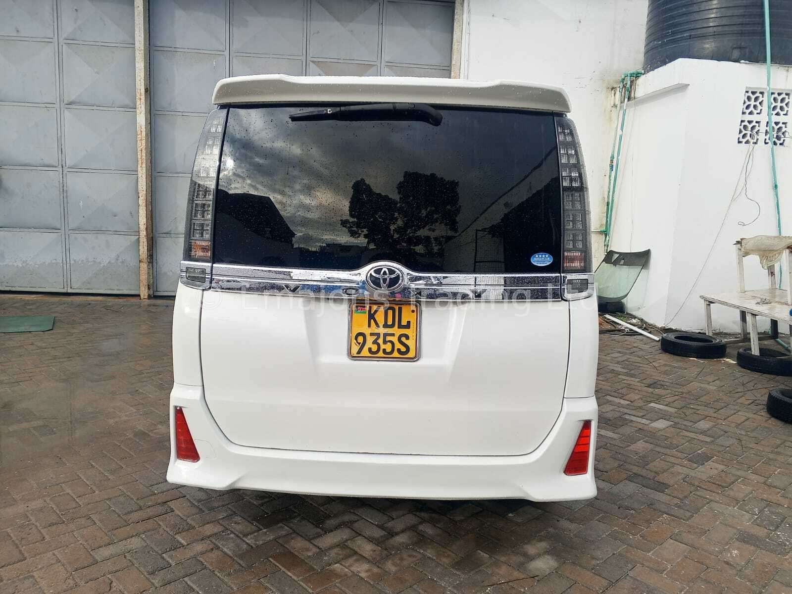 Toyota voxy KDL 2015 2000cc