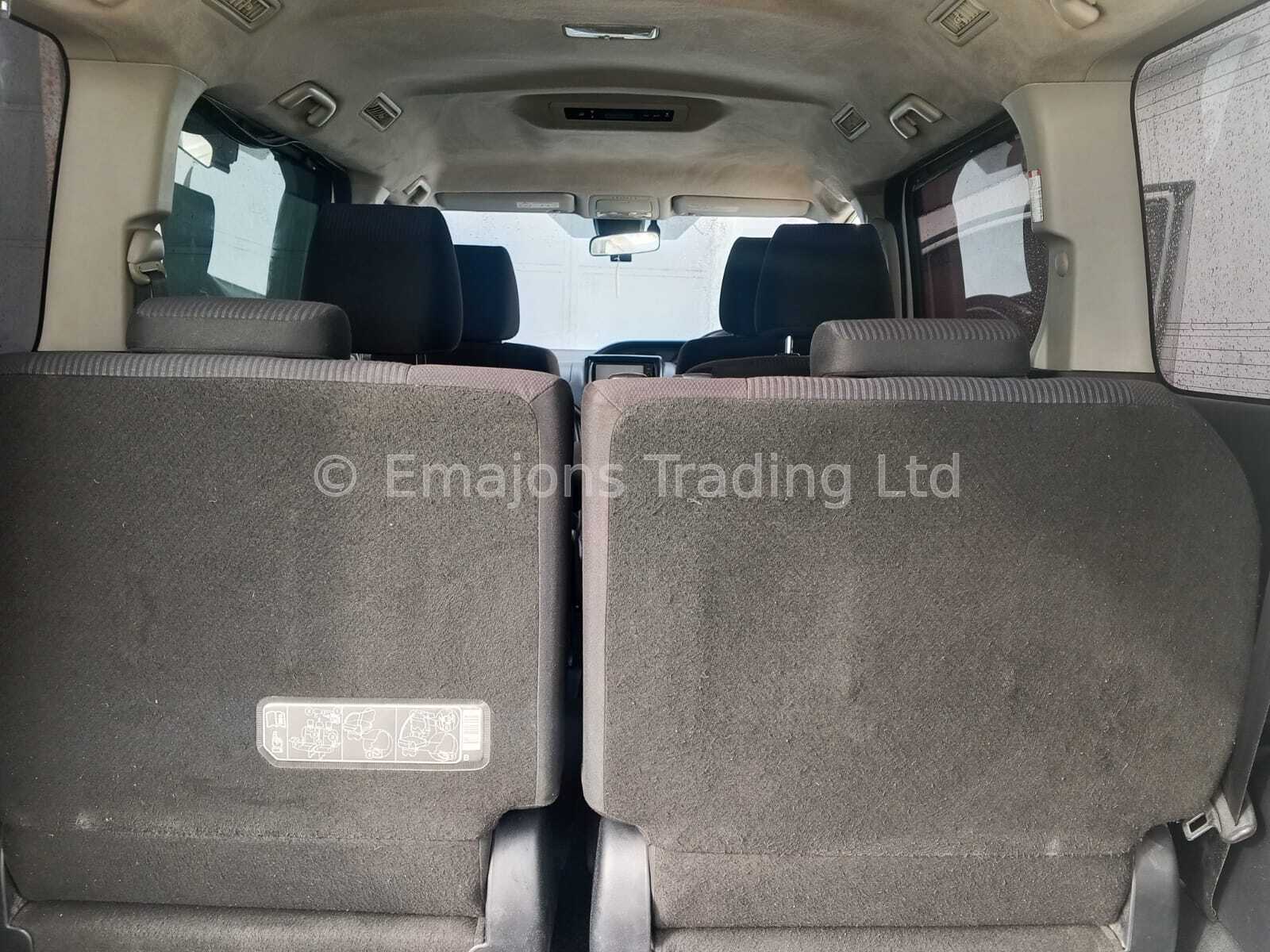Toyota voxy KDL 2015 2000cc