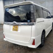 Toyota voxy KDL 2015 2000cc