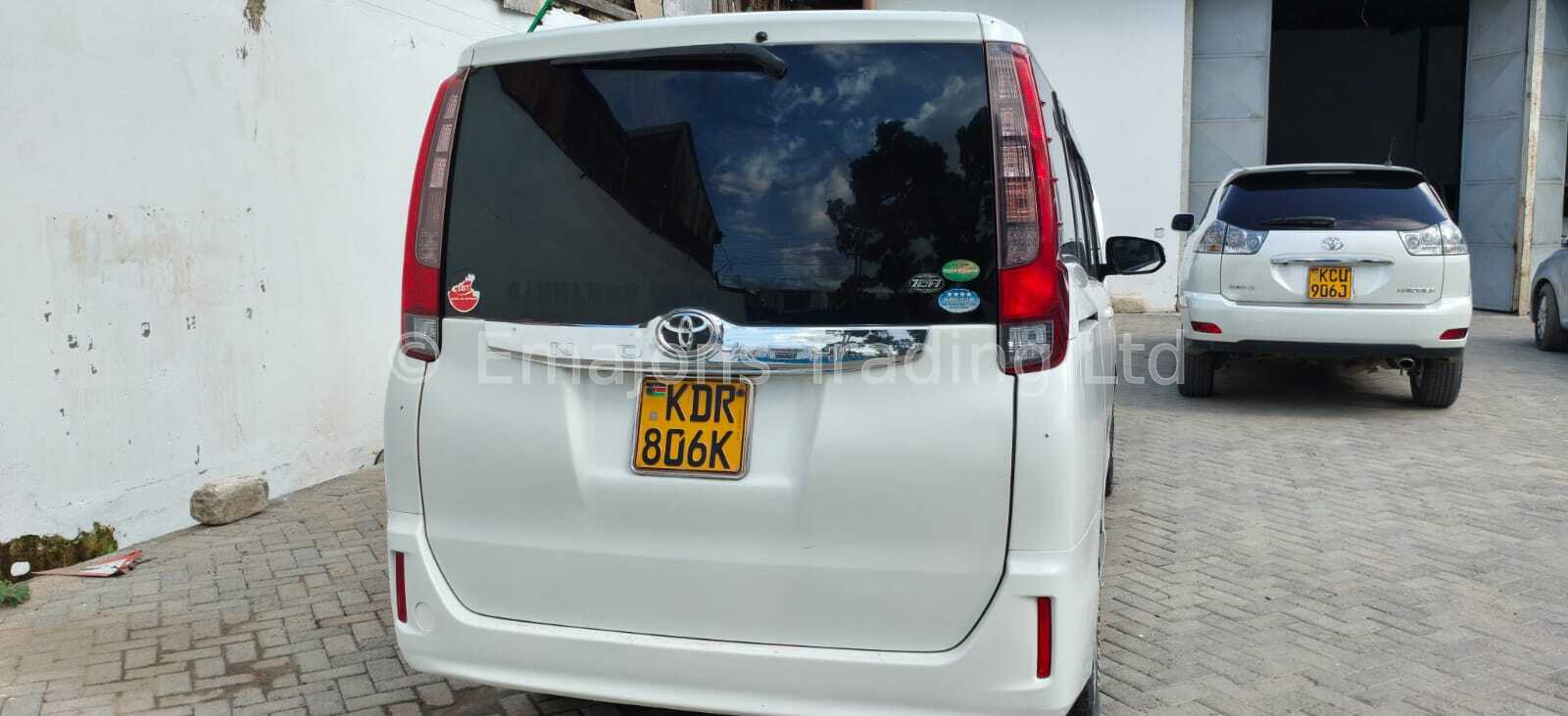 Toyota voxy KDL 2015 2000cc