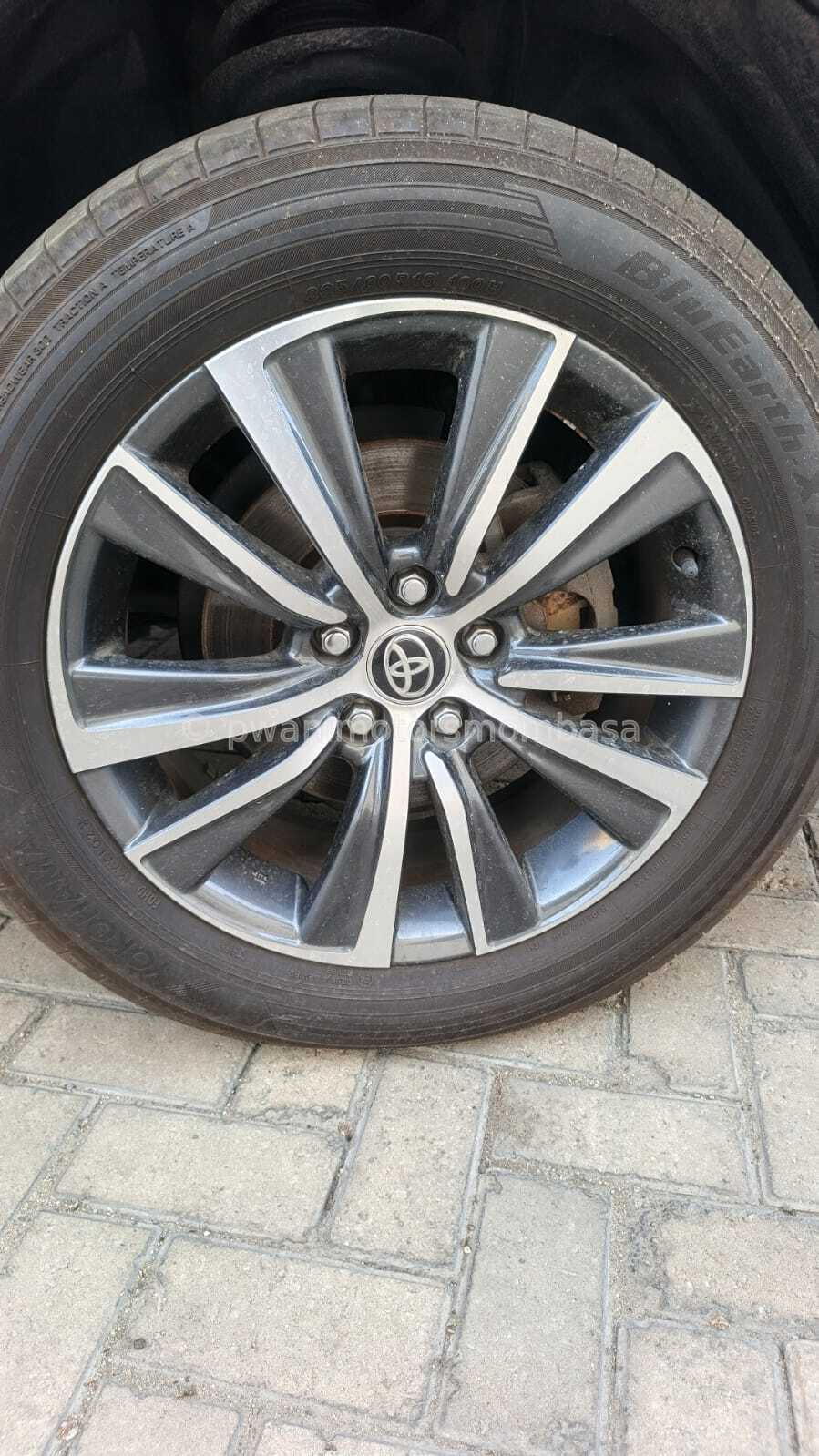 TOYOTA HARRIER HYBRID 2000CC