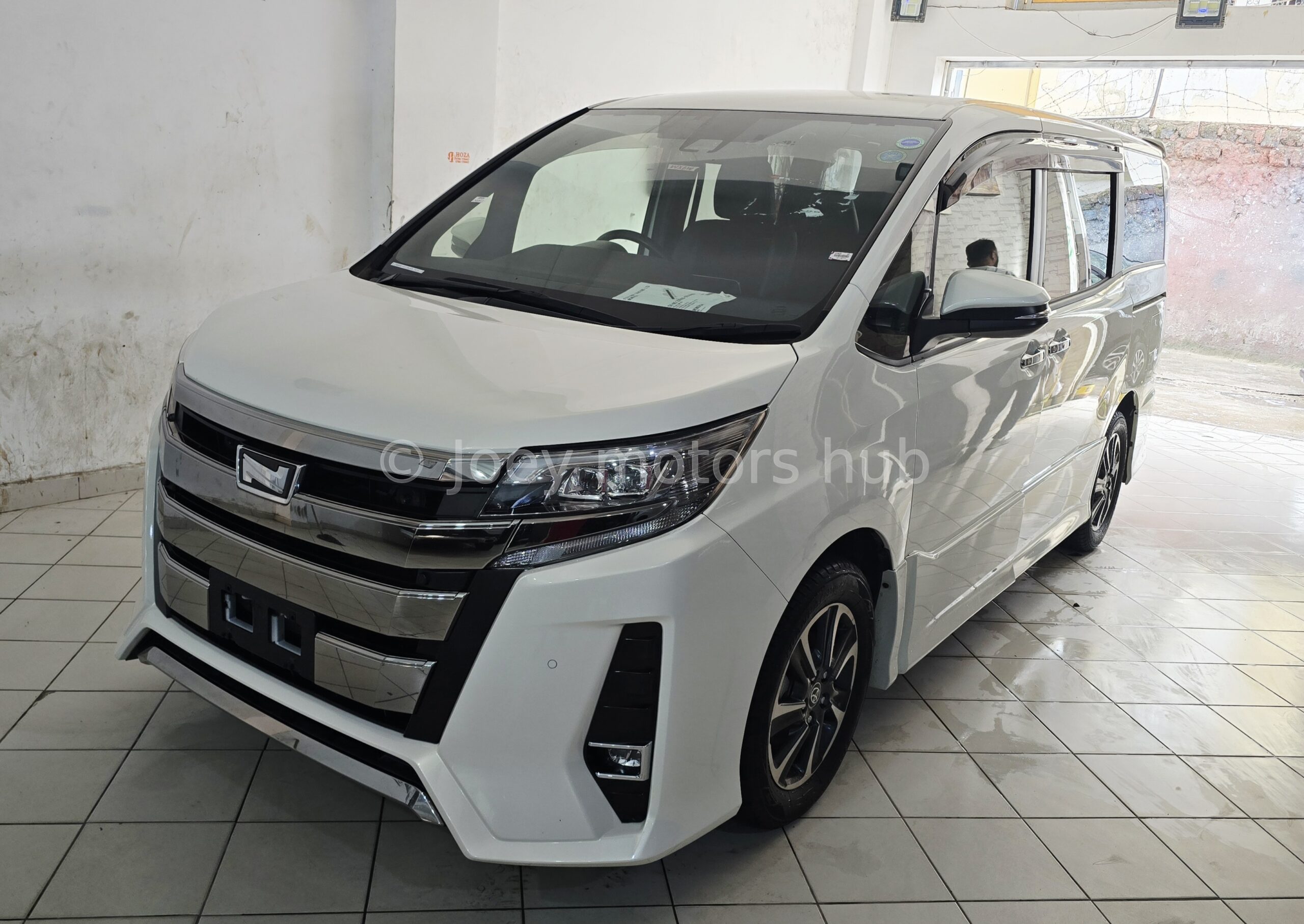 Toyota Noah Wxb