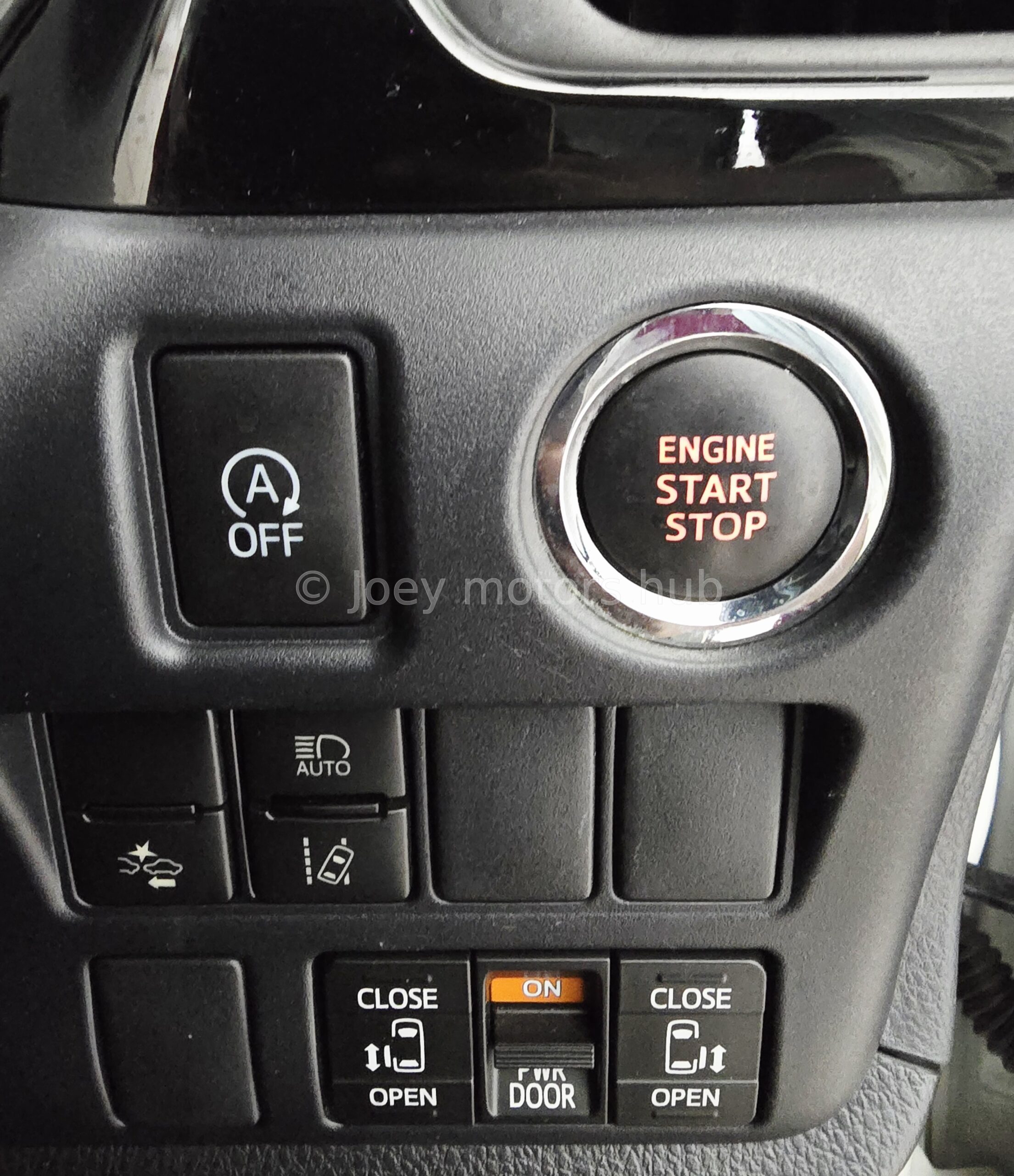 Toyota Noah Wxb