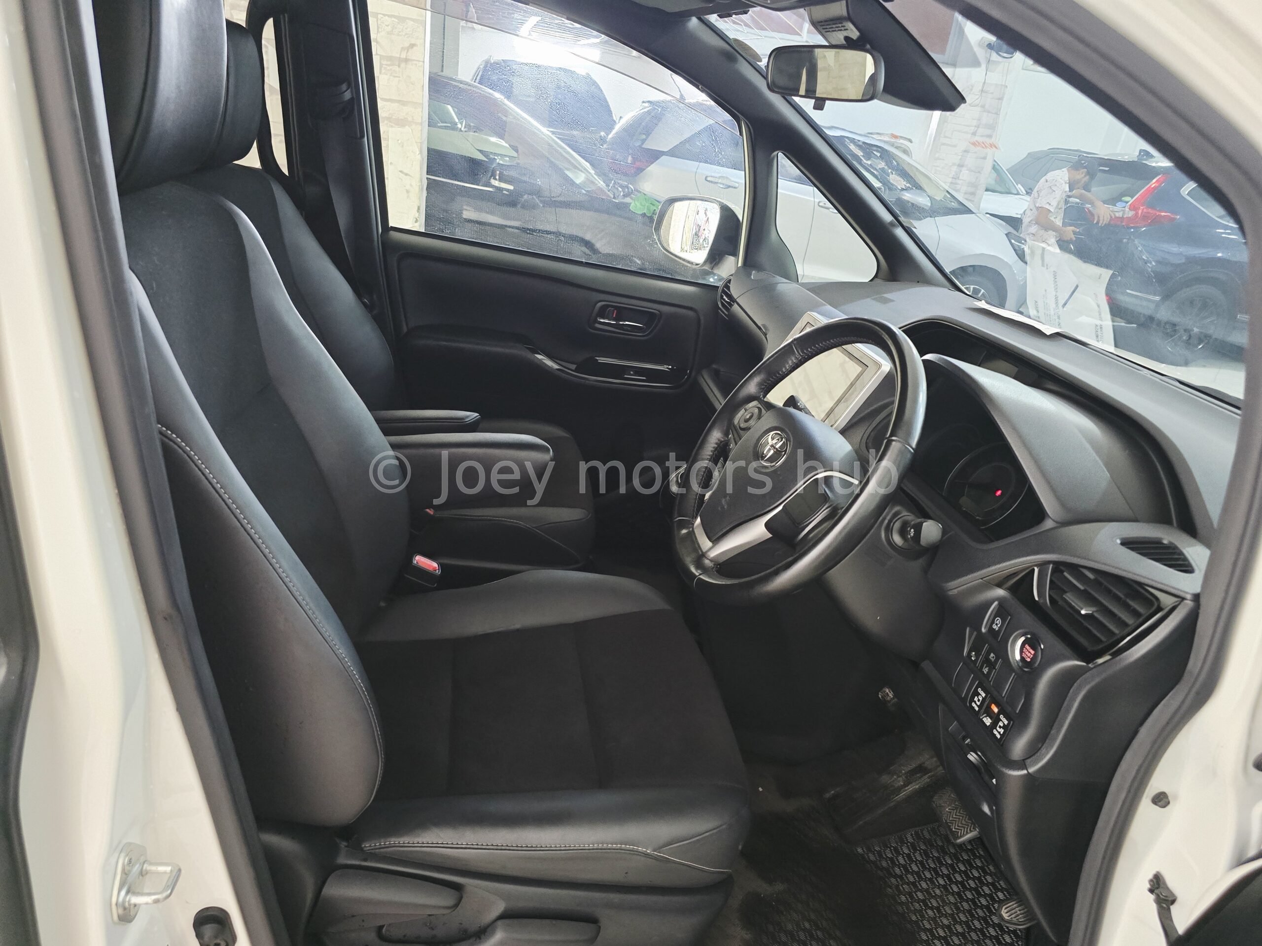 Toyota Noah Wxb