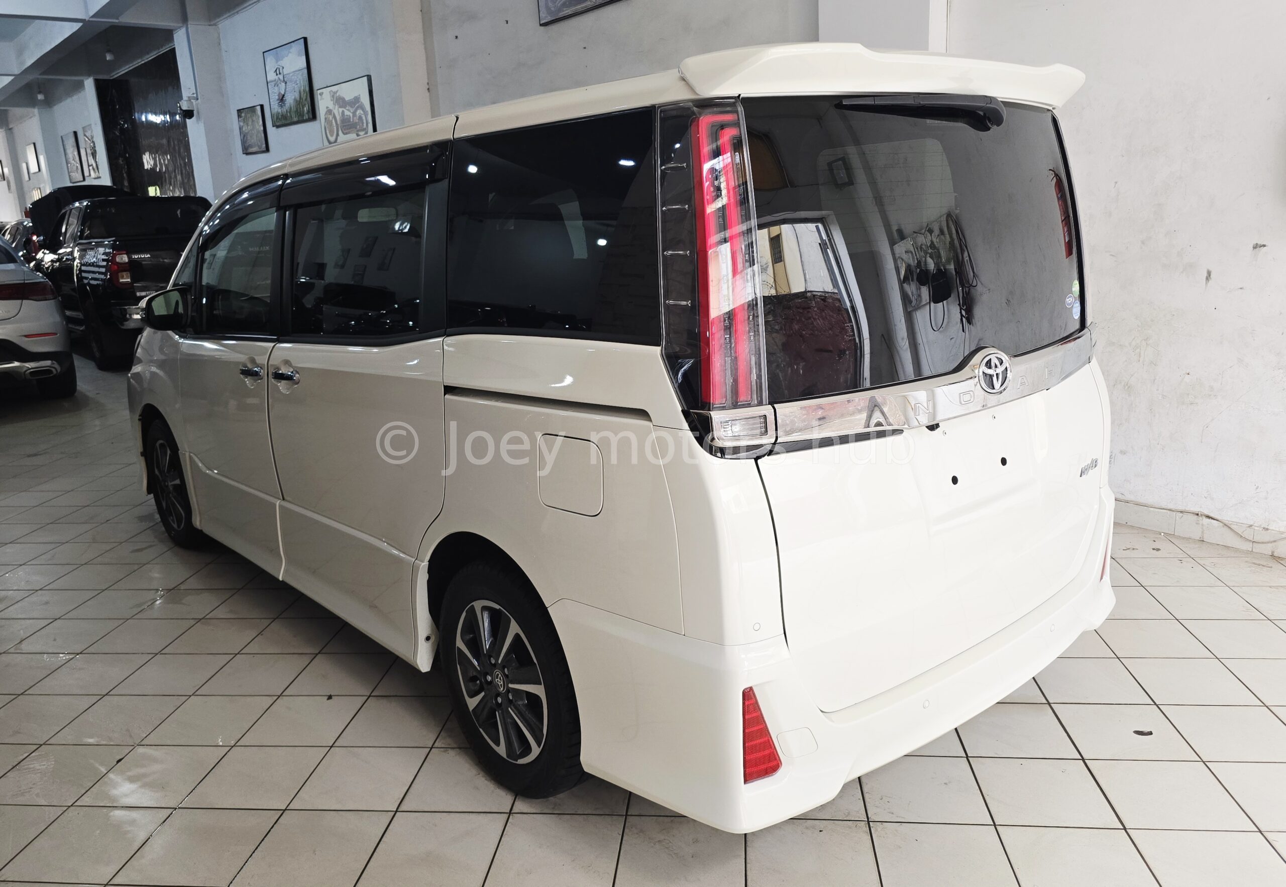 Toyota Noah Wxb