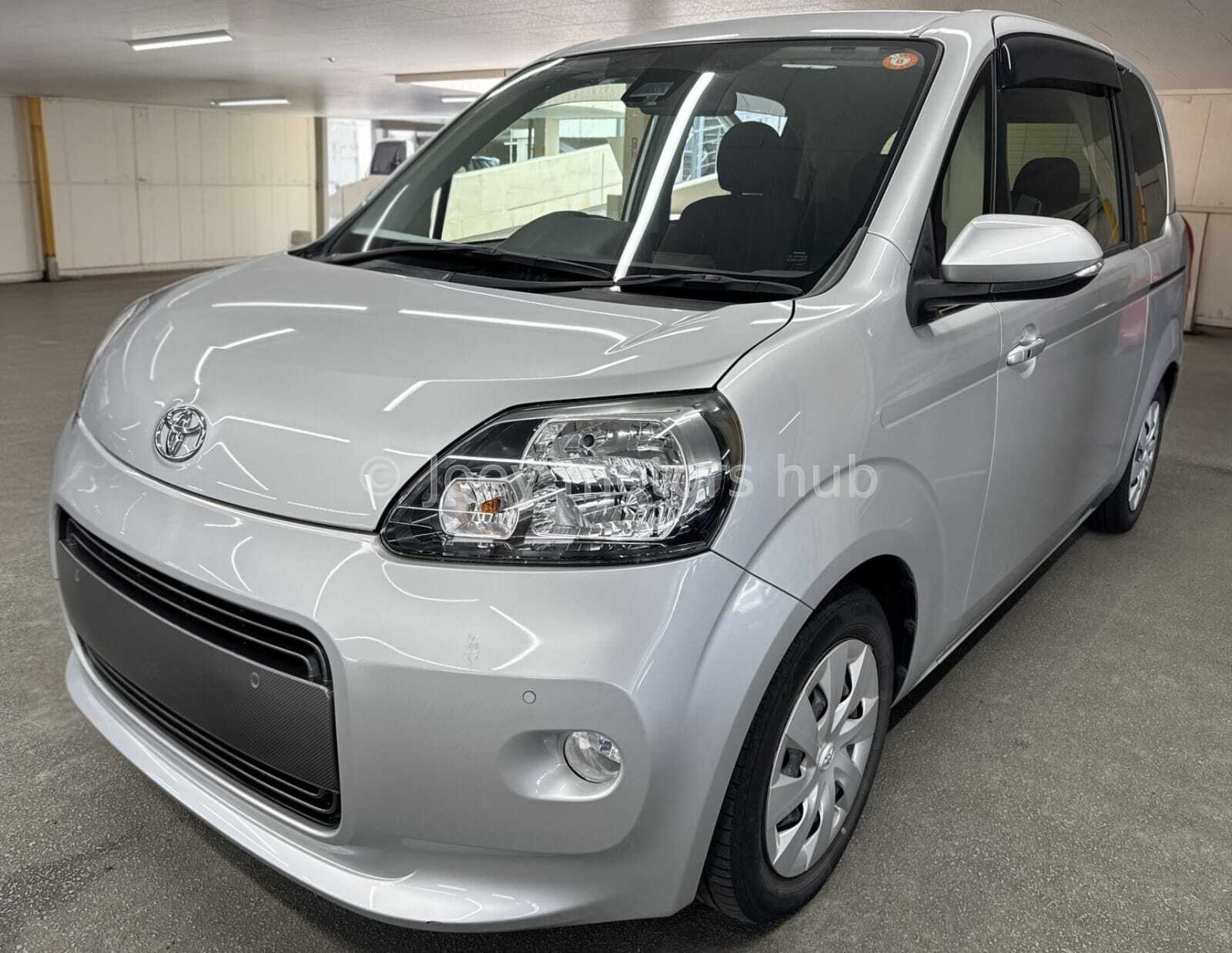 Toyota Porte Silver