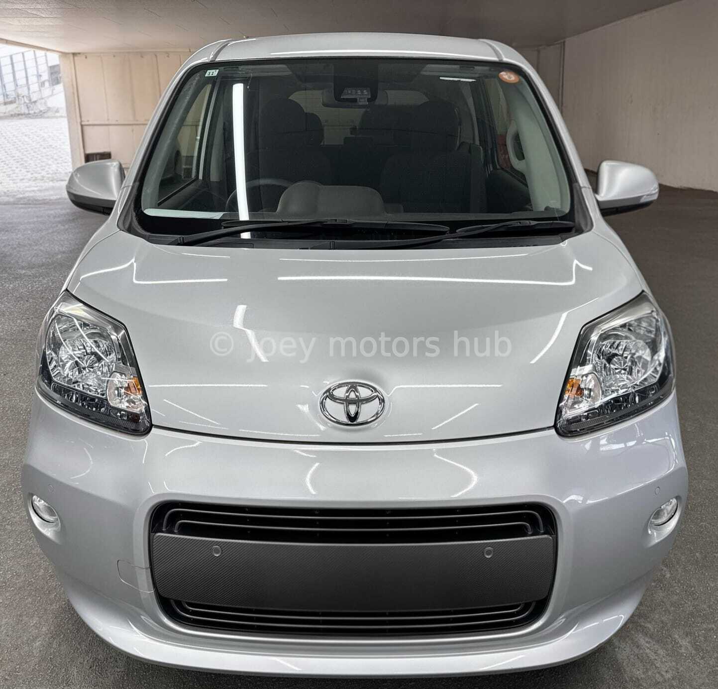 Toyota Porte Silver
