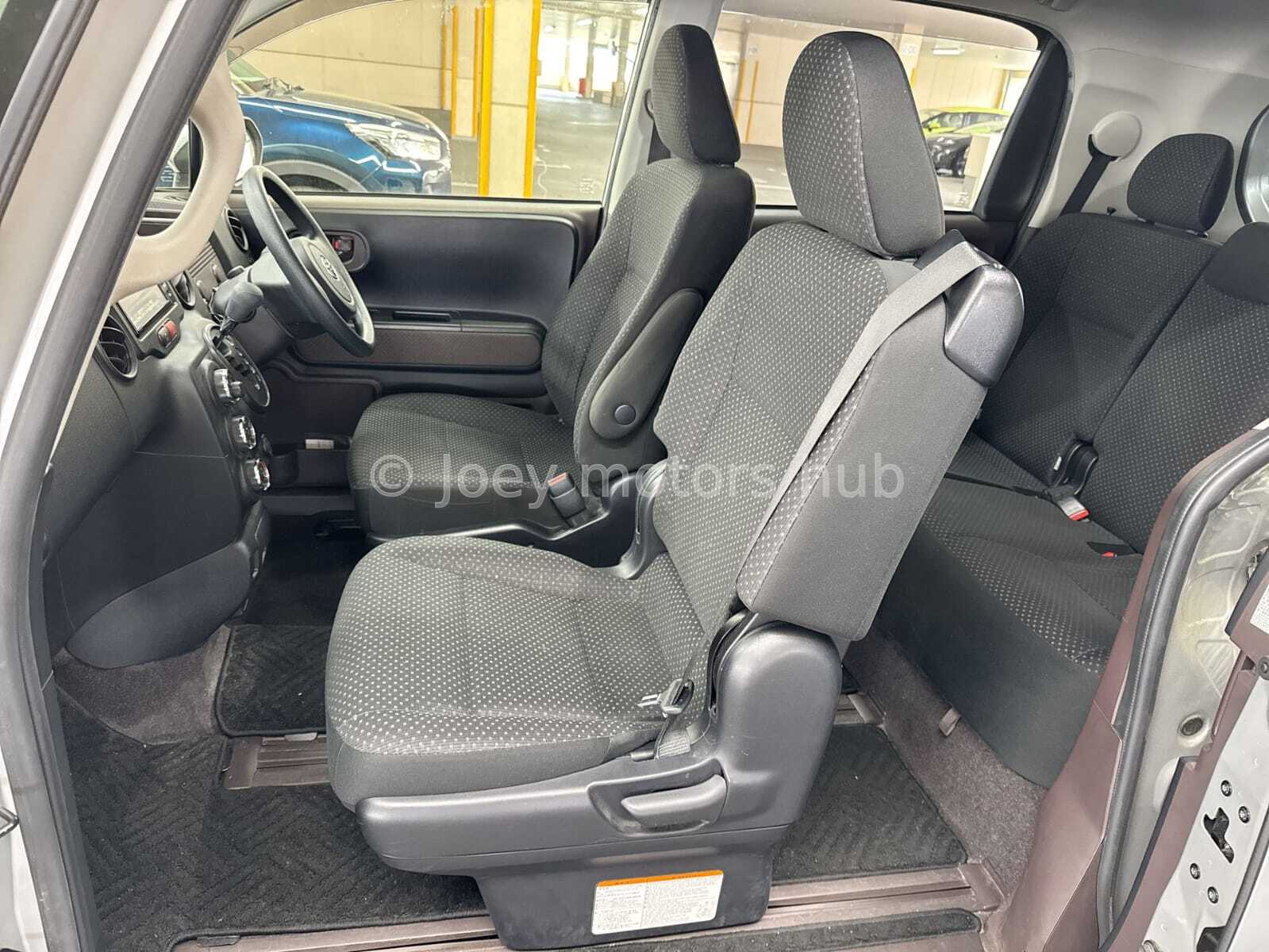 Toyota Porte Silver
