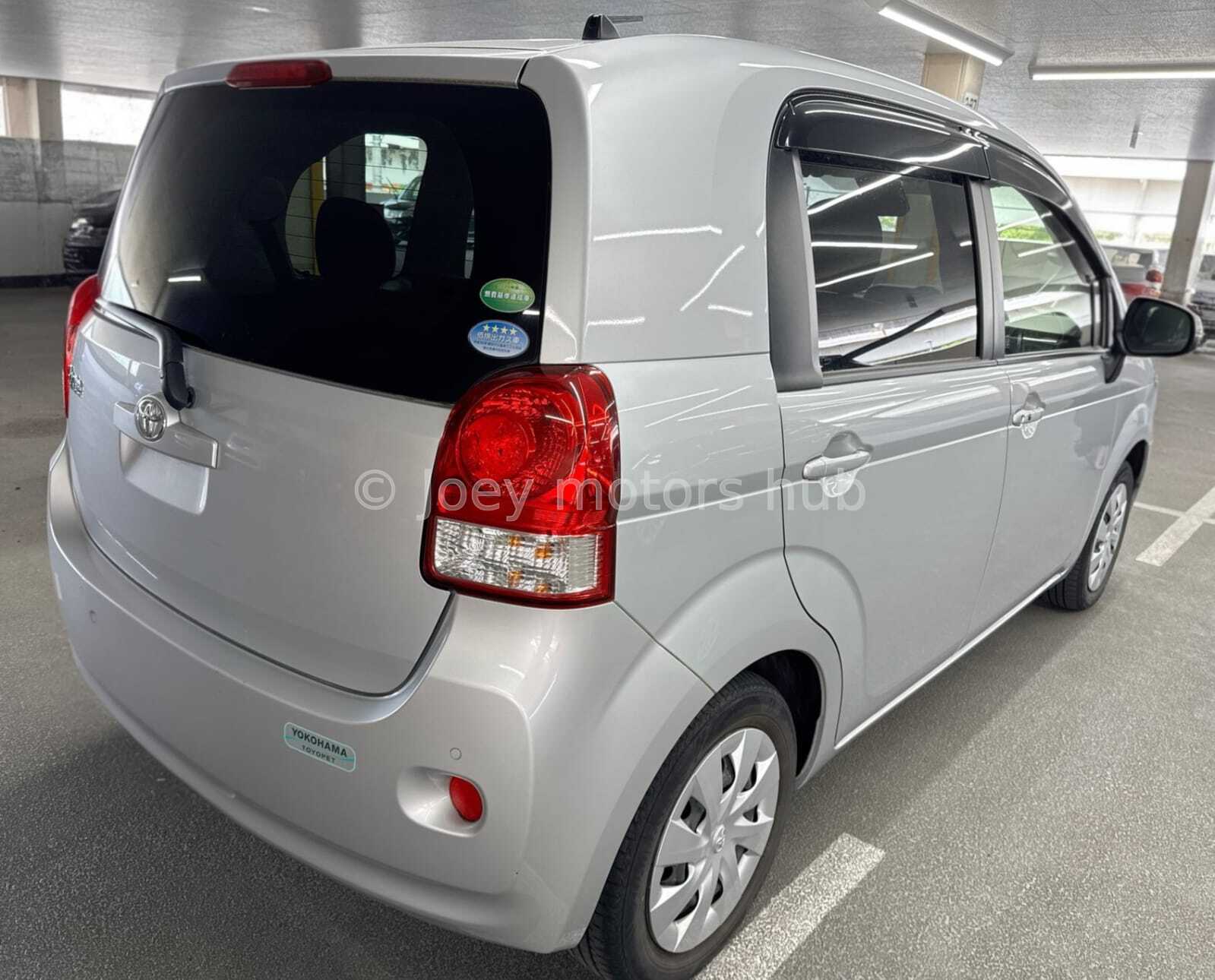 Toyota Porte Silver