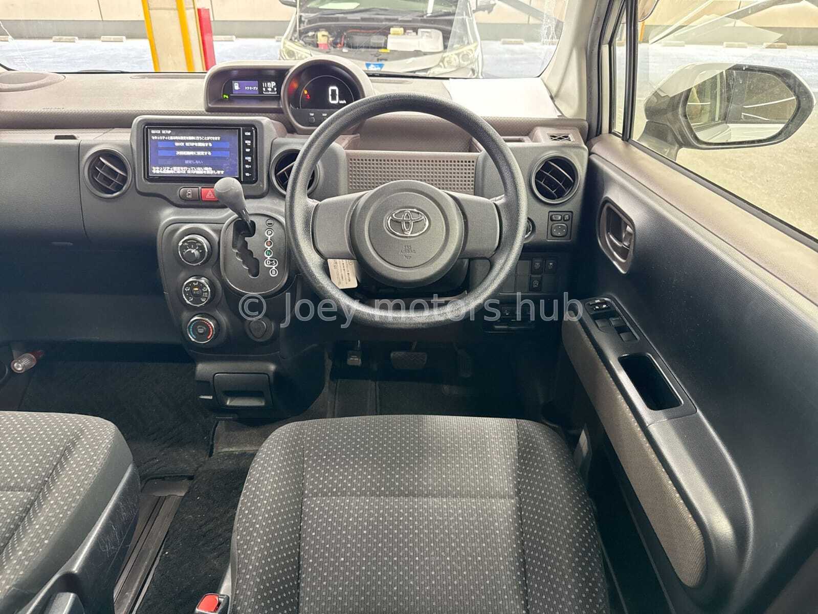 Toyota Porte Silver