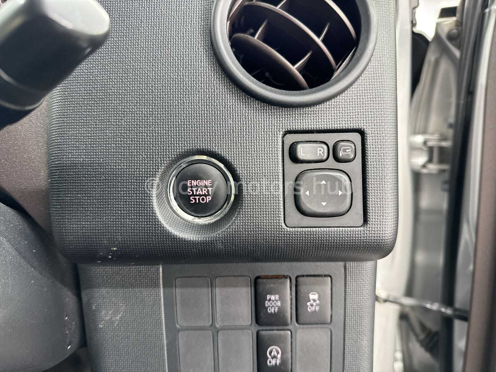 Toyota Porte Silver