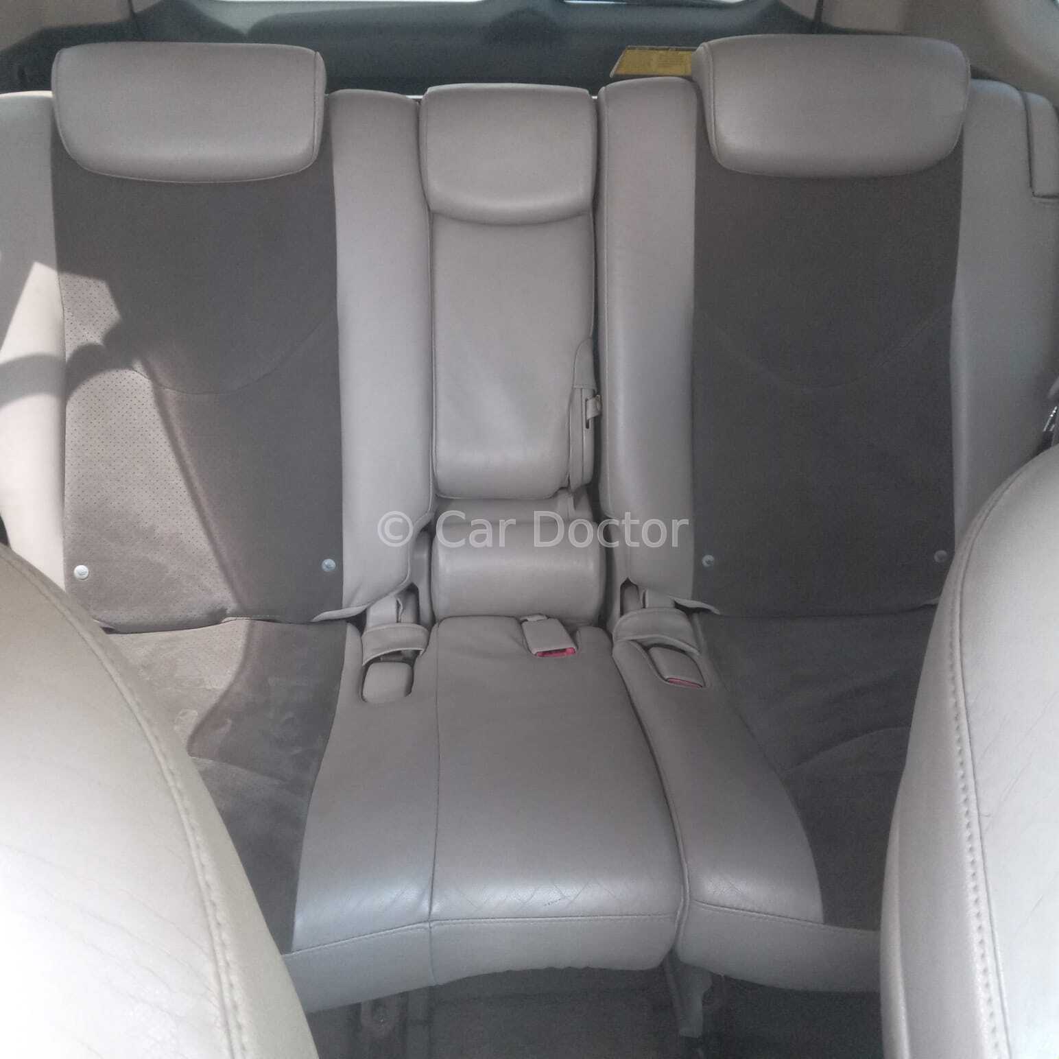 Toyota vanguard silver.. leather seats