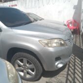 Toyota vanguard silver.. leather seats