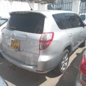 Toyota vanguard silver.. leather seats